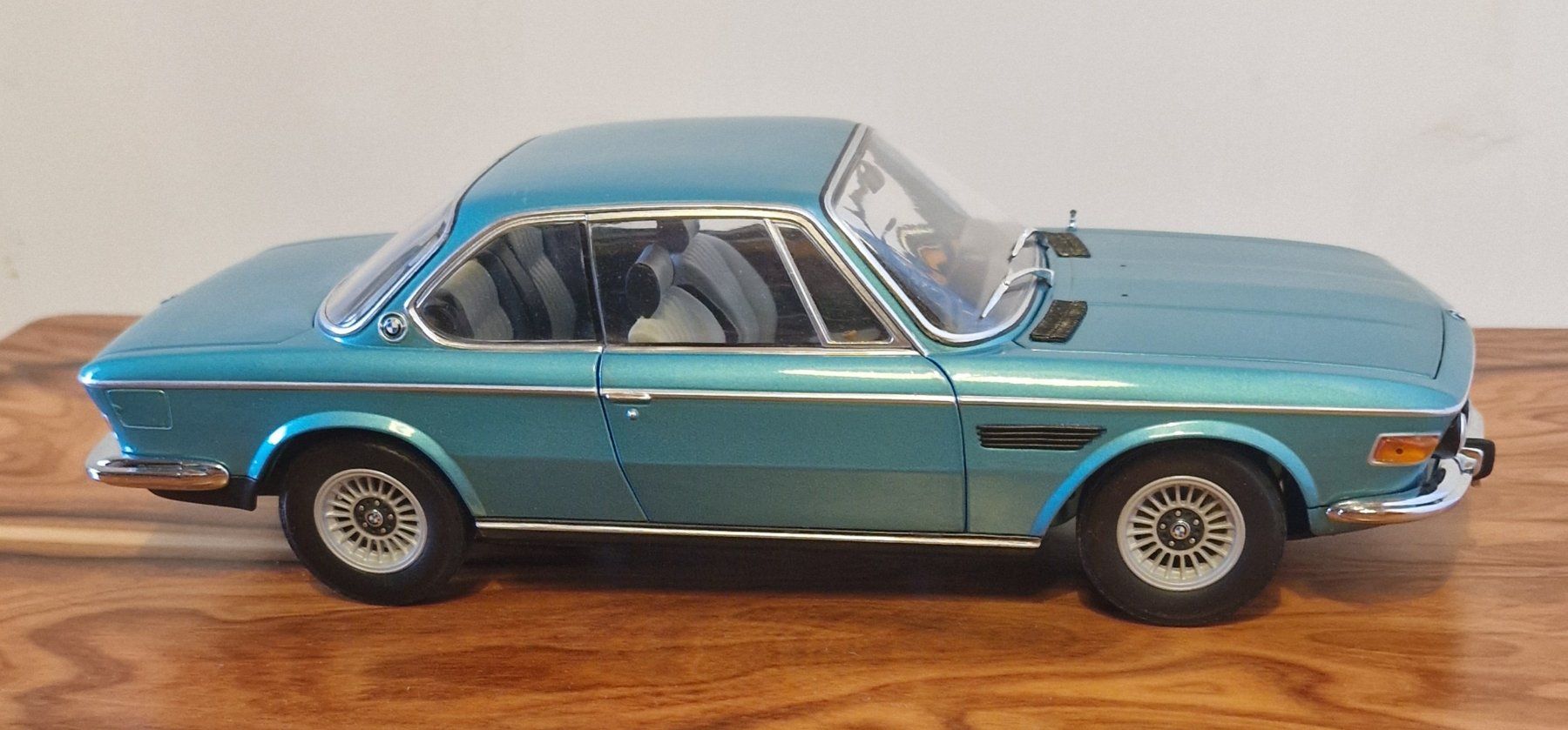 BMW Modellini d'auto: Minichamps 1:18 BMW 3.0 csi 1972 – Usato da Rüti b. Büren venduto da tempo50 1