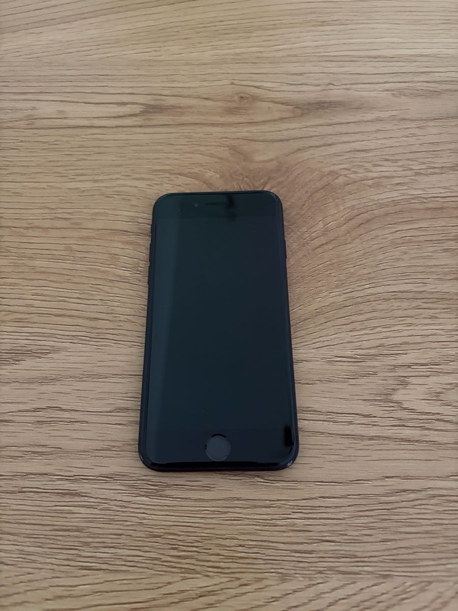 Apple Portables: iPhone SE – D'occasion à Wädenswil par Ast_8820 1