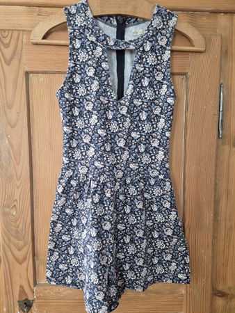 Hollister Jumpsuit, Gr. S, Blumenmuster, sommerlich
