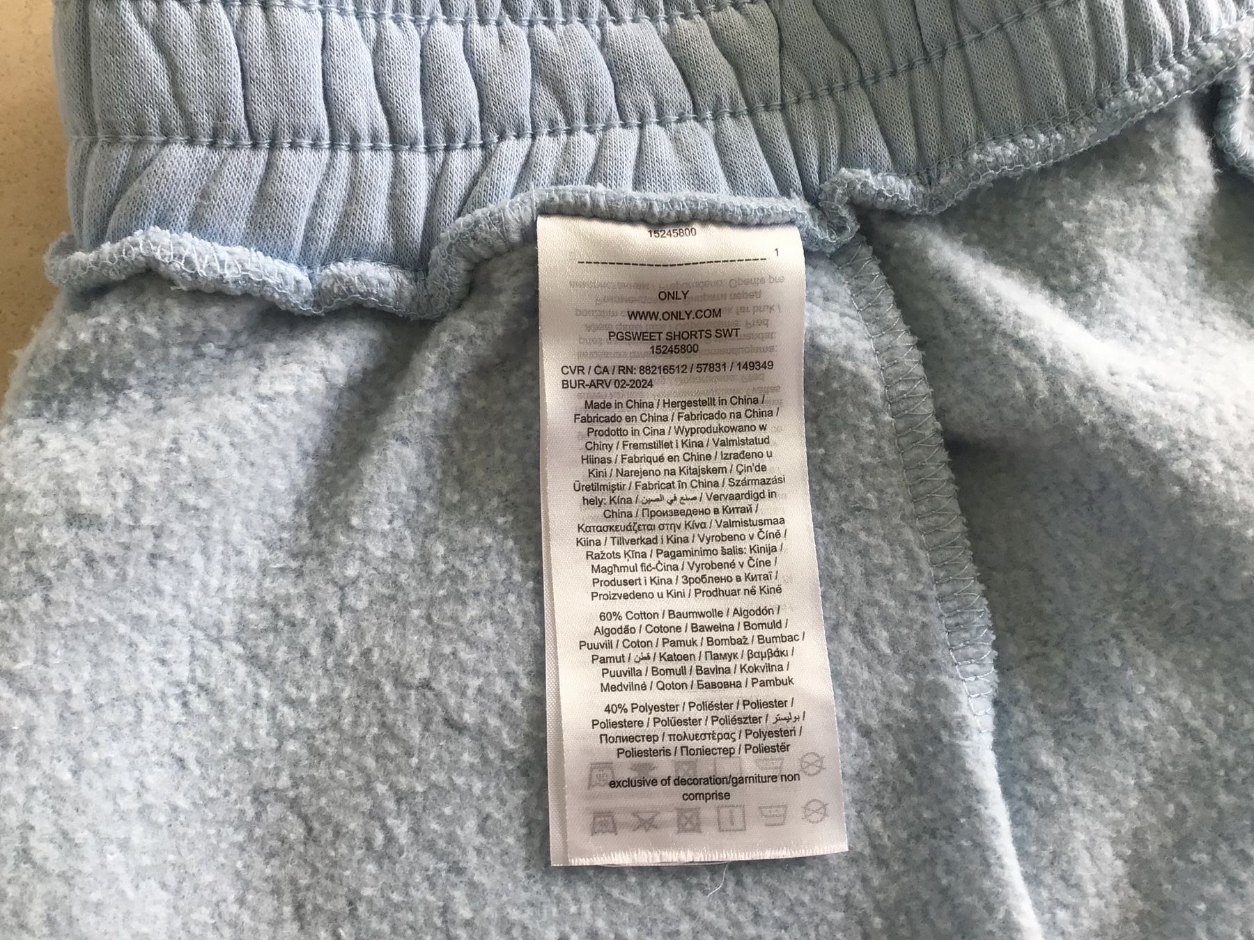 Pantaloni: hellblaue Shorts, Grösse M – Usato da Frauenfeld venduto da Stehojen 6