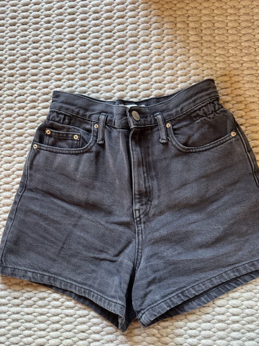Pull&Bear Jeans: Jeans Shorts – Usato da Ebmatingen venduto da F.Bullet