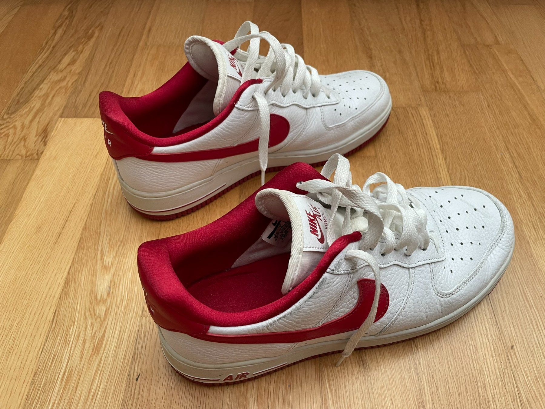 Nike Scarpe da uomo: Nike Air Force 1 weiss/rot Gr. 42.5 – Usato da Zürich venduto da Florexus 1