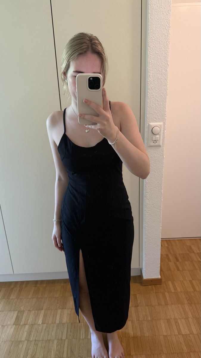 Zara Robes: Zara Kleid mit Schlitz – D'occasion à Kloten par S_m00