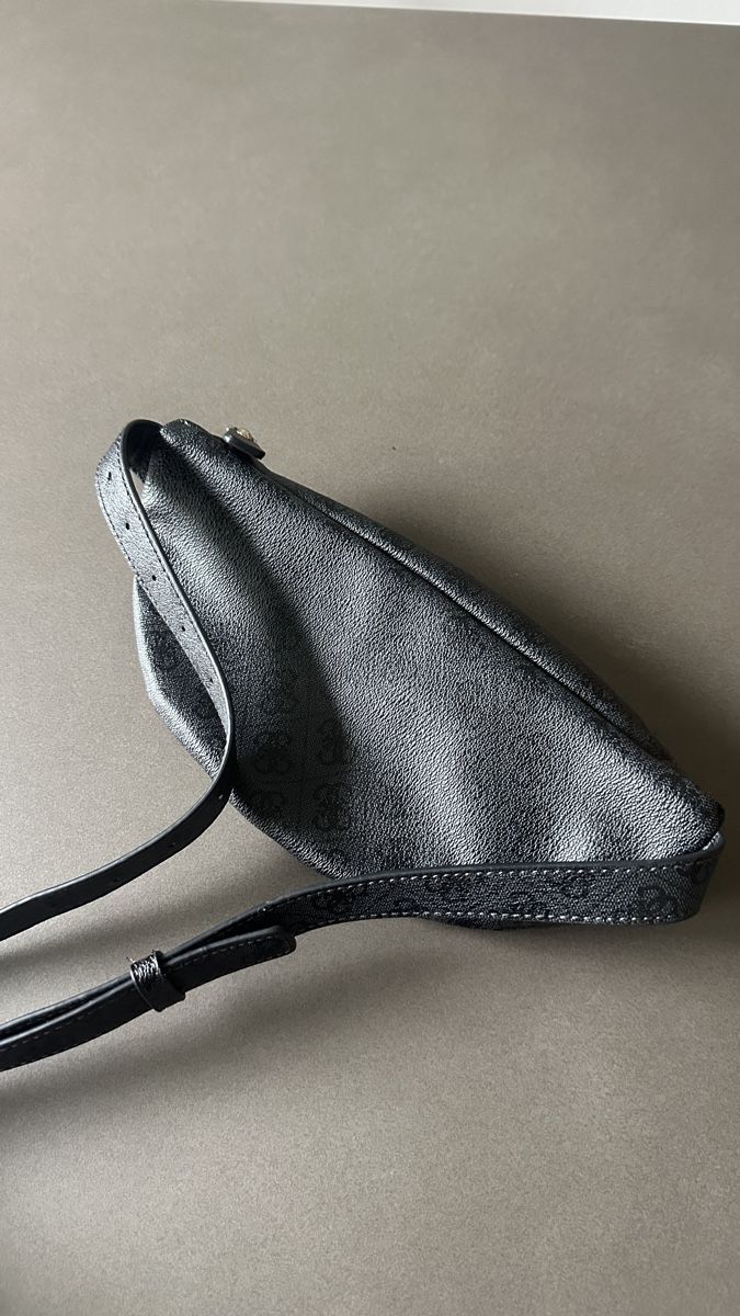 Guess Borse da donna: GUESS Bauchtasche grau/schwarz Monogramm – Nuovo (secondo la descrizione) da Waldstatt venduto da Car_na 3