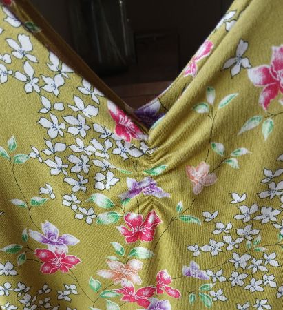 Wunderschön sommerlich, Trägerkleid mit Blumen (King Louie)