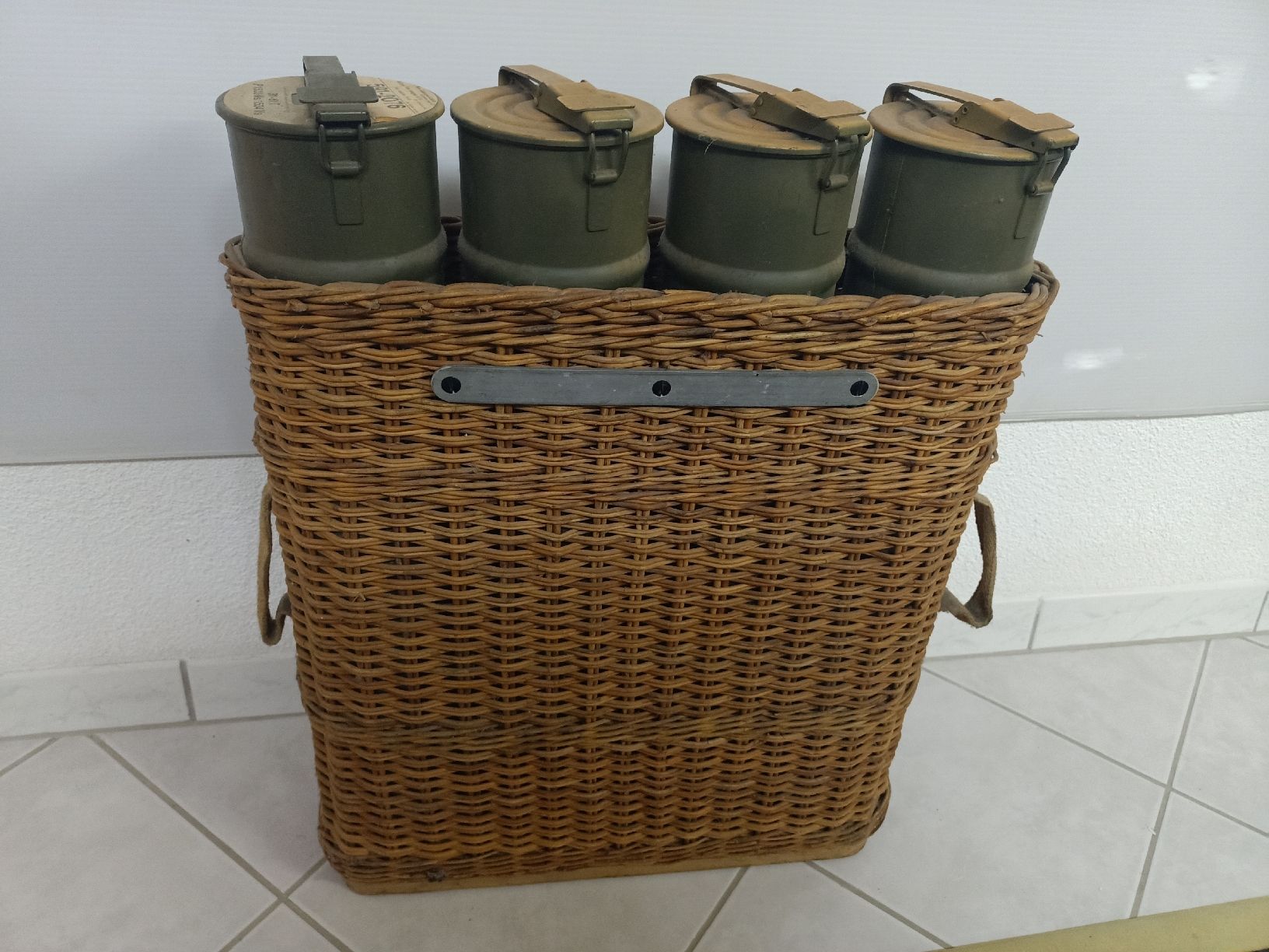 Equipement & pcs de rechange: Munitionskorb mit 4 Behältern Militär gebraucht – D'occasion à Abtwil SG par PK89 3