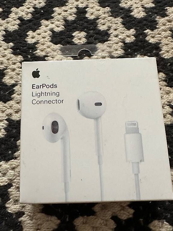 Apple Casques audio: Apple EarPods mit Lightning-Anschluss – D'occasion à Amriswil par tom_86pz