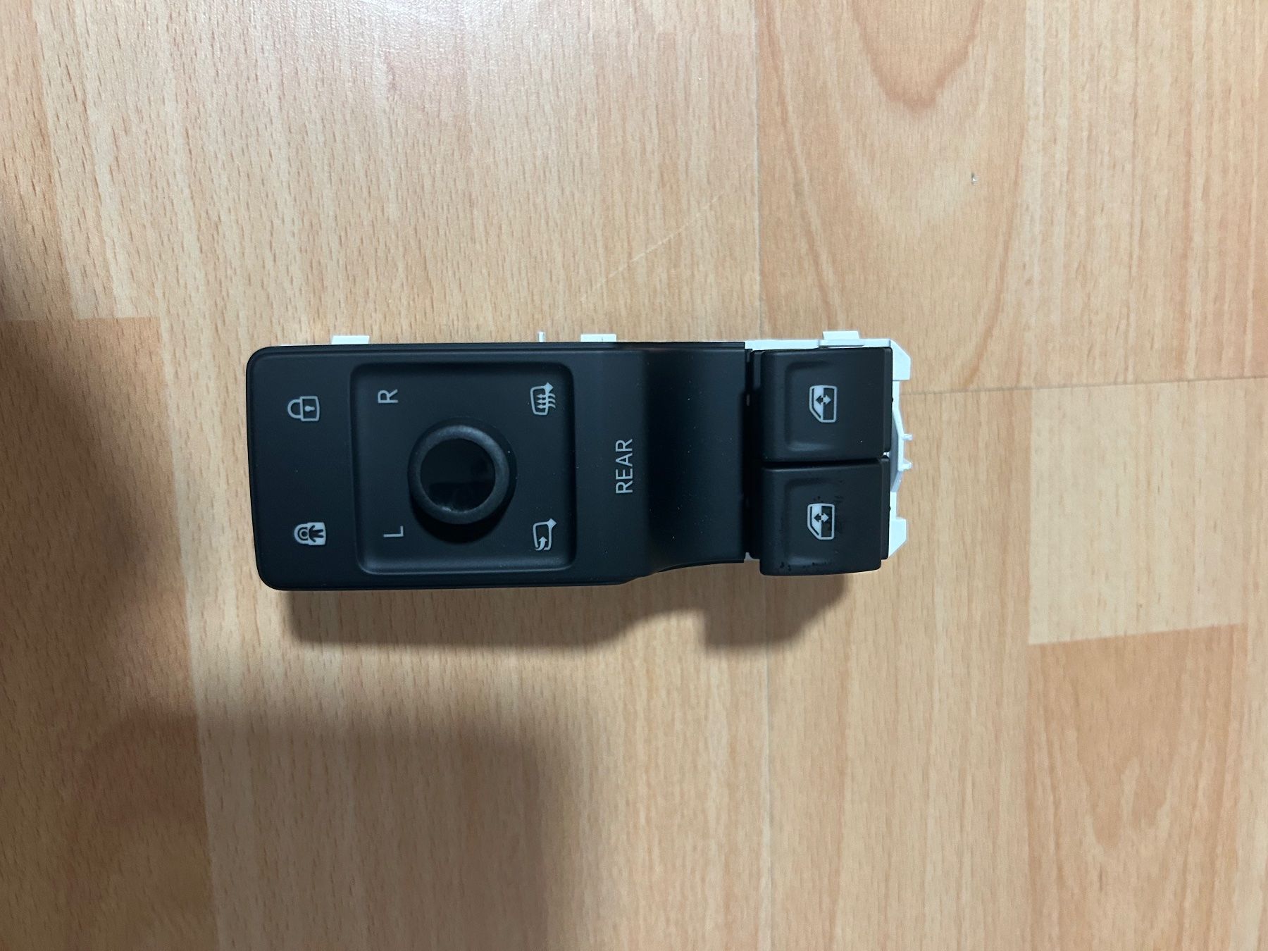 VW Tutti pezzi di ricambio auto: Vw Id.4  Fenster HeizungSchalter – Nuovo (secondo la descrizione) da Wil SG venduto da NURTO34