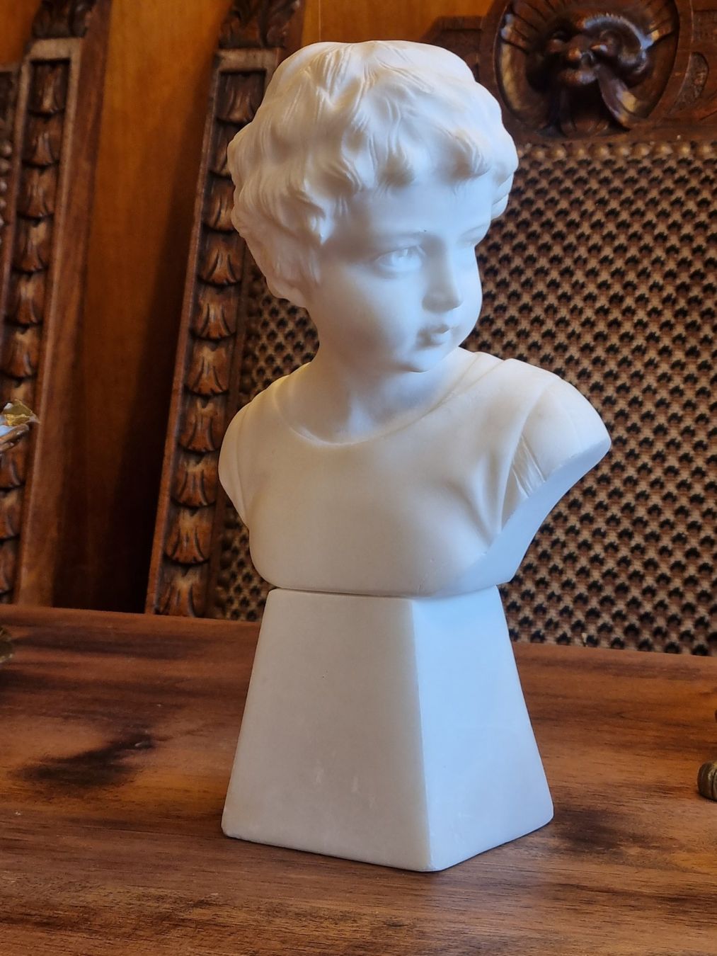 Sculptures & Statues: Signierte Alabaster-Kinderbüste – D'occasion à Scharnachtal par devin03