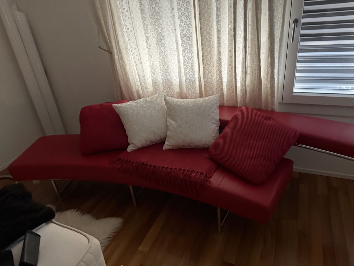 Classicon Divani: Carlo Sofa von Eileen Gray für Classicon – Usato da Zug venduto da Furrerzug1