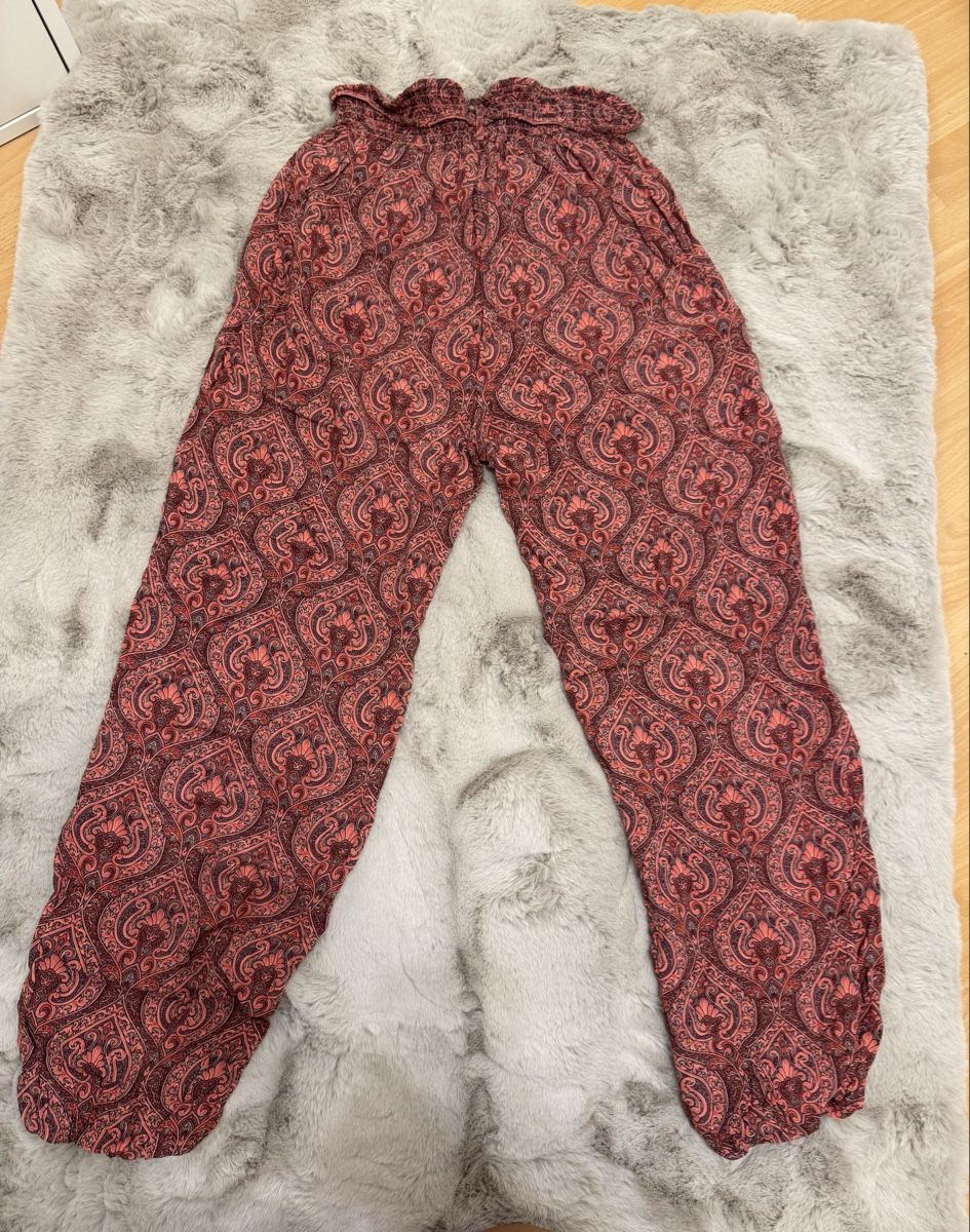 Hosen: Damen Pluderhose mit Muster rot und schwarz  – Neu (gemäss Beschreibung) aus Marbach SG von Rob_sta 1