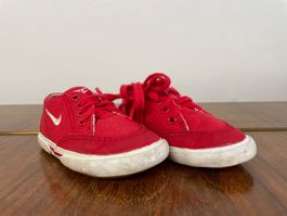 Knallrote NIKE Baby Schüehli Gr. 19