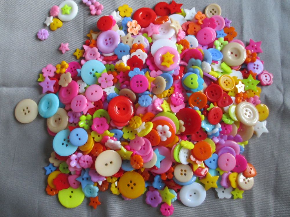 Cremefarbene Bastel-Knöpfe Blindbox - 10 Verschiedene Sets Für Kunst Und DIY-Projekte