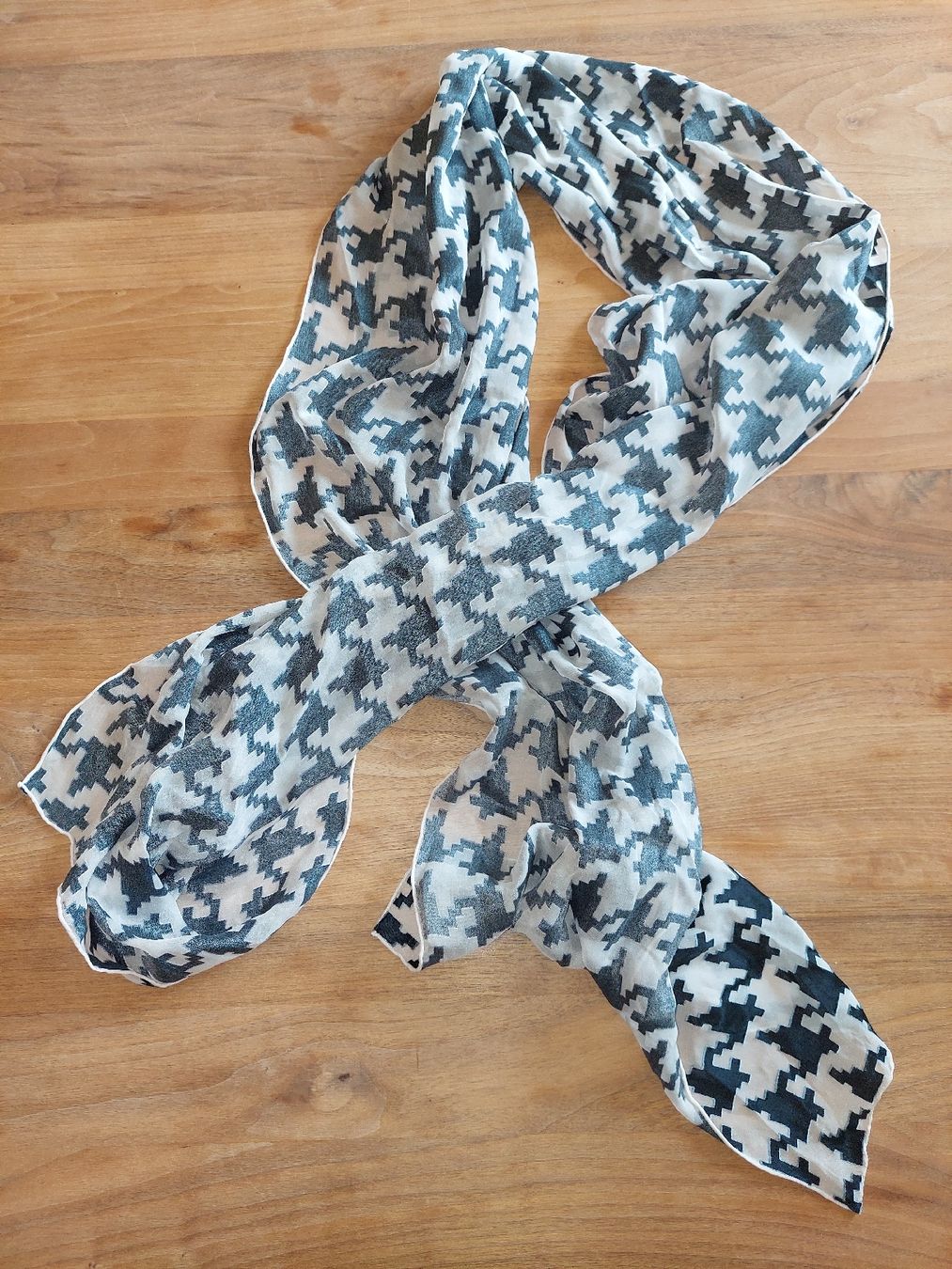 Foulard & Sciarpe: Schicker Schal mit Hahnentrittmuster – Usato da Brunnen venduto da Livianda 1