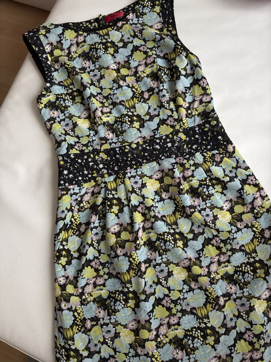 Hugo Boss Kleider: Hugo Boss Kleid, Kleid mit Blumenmuster – Gebraucht aus langenthal von rundholz7 5