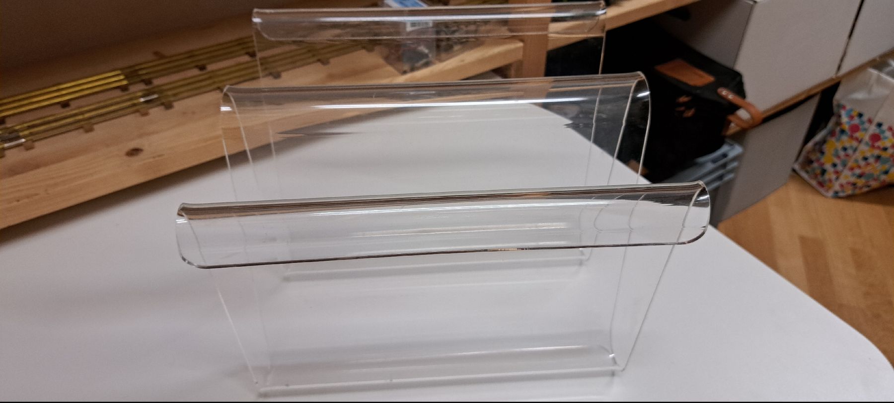 Sonstiges für Haushalt & Wohnen: Plexiglas Zeitungsständer – Gebraucht aus Urdorf von Canyamel1