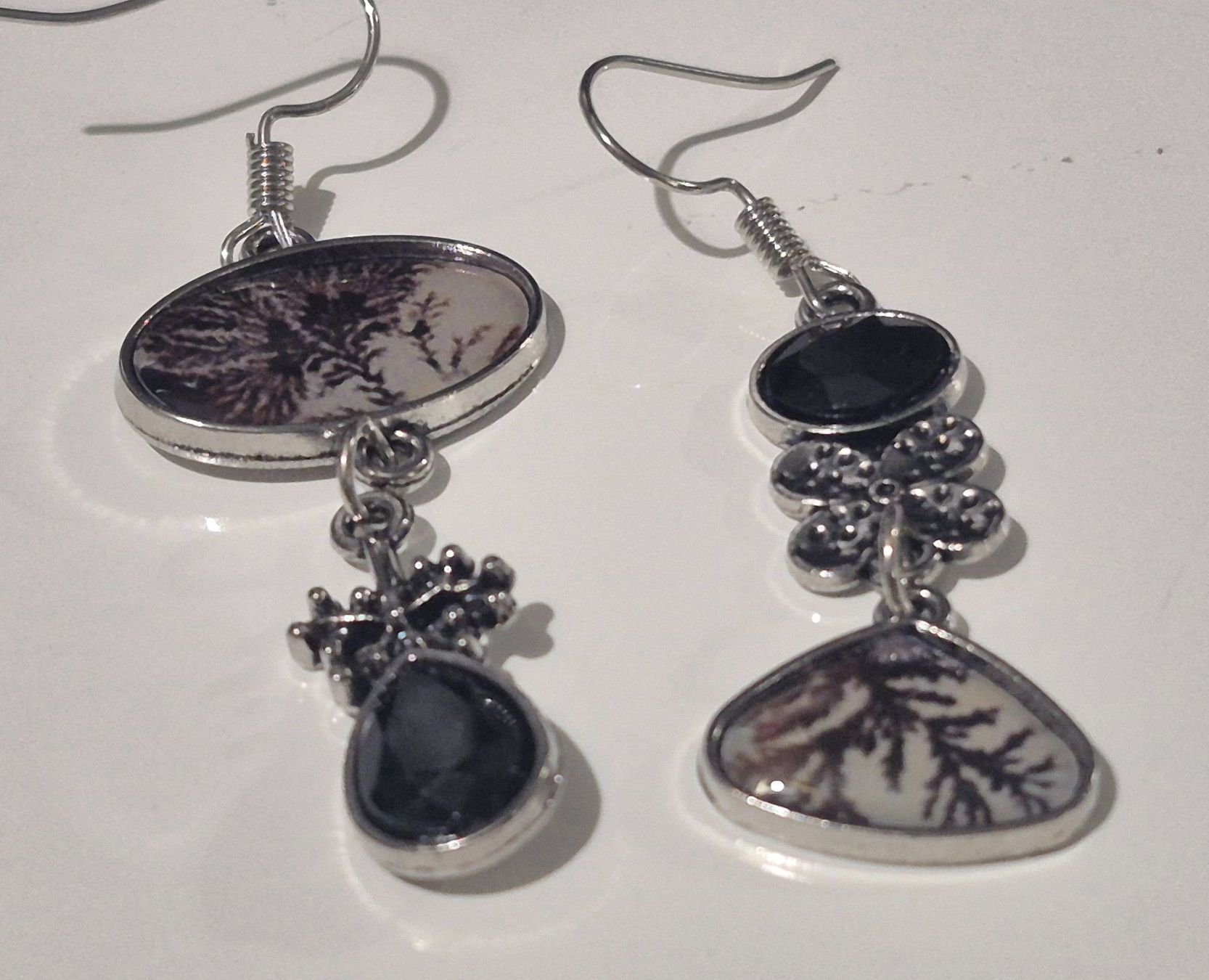 Boucles d'oreille: Orecchini argento con pietre dendritiche e onice Gothic boho – Neuf (Voir description) à Giubiasco par Stefaniav