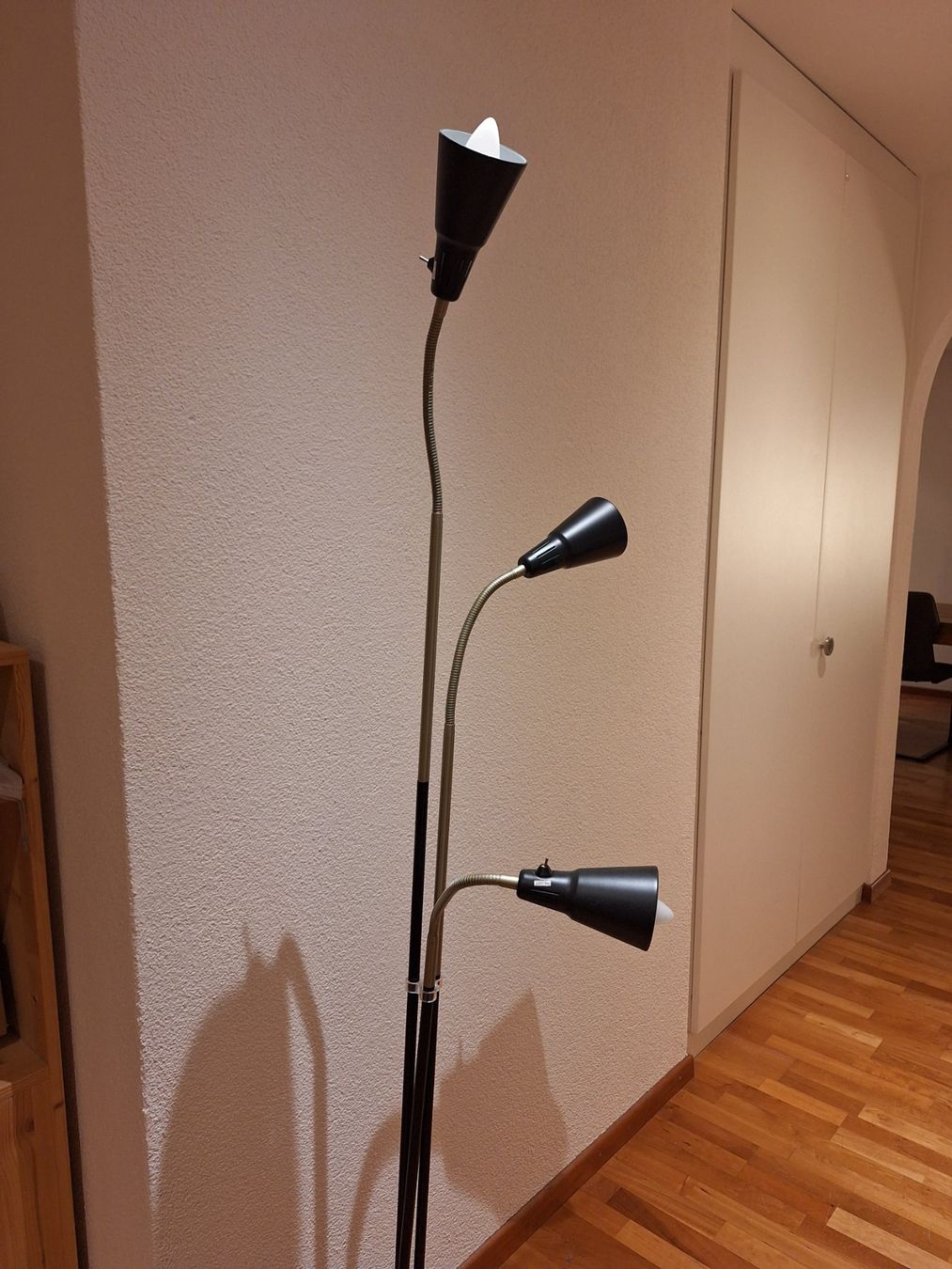 Ikea Lampade: Standleuchte mit 3er-Spot, schwarz, IKEA – Usato da Dietikon venduto da Mari-8953