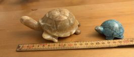 2 Schildkröten aus Speckstein und Türkisen Stein