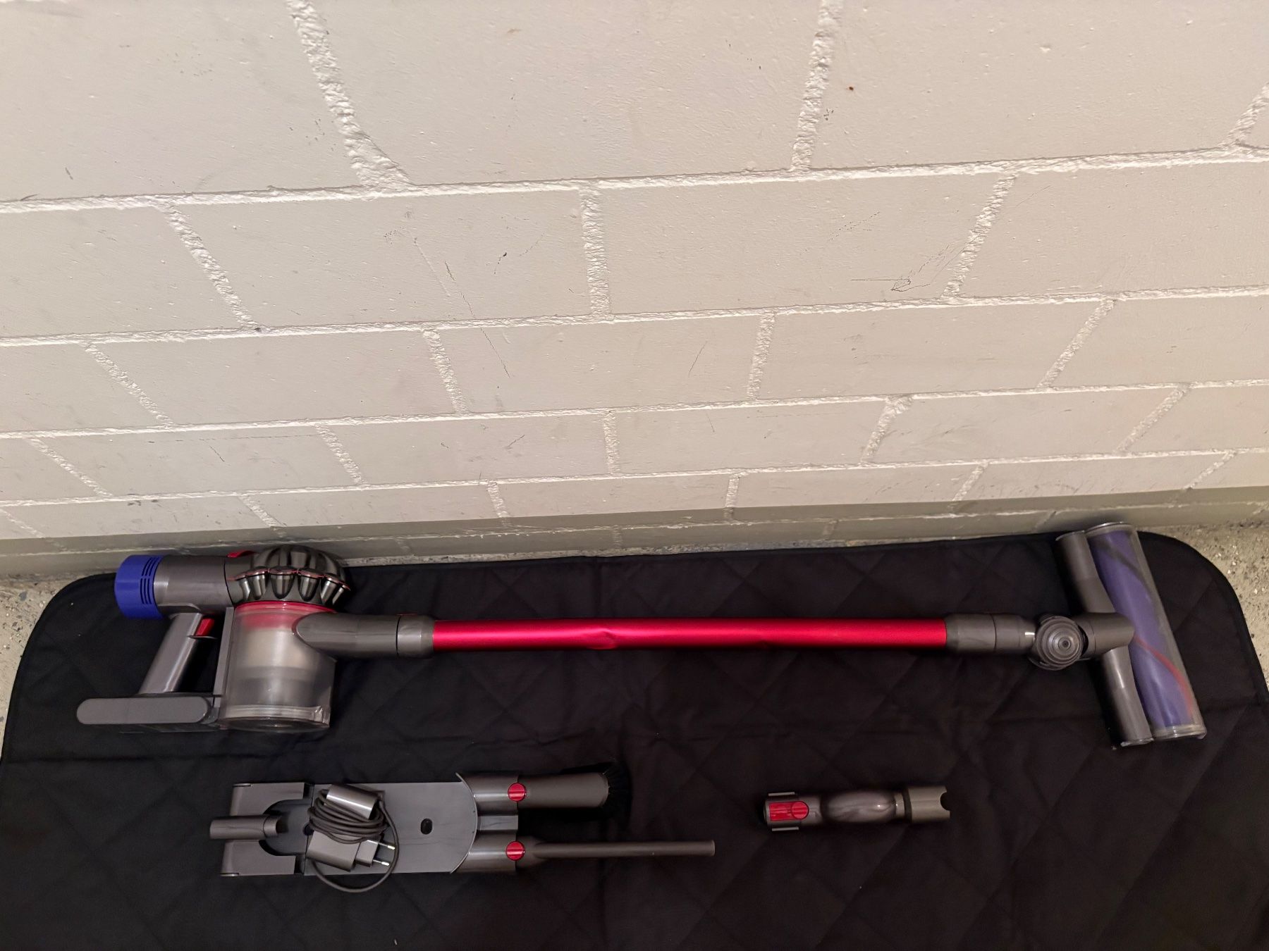 Dyson Aspirapolveri & Accessori: Dyson V8 absolut extra Handstaubsauger mit Zubehör – Usato da Lausen venduto da sen_jm7c 3