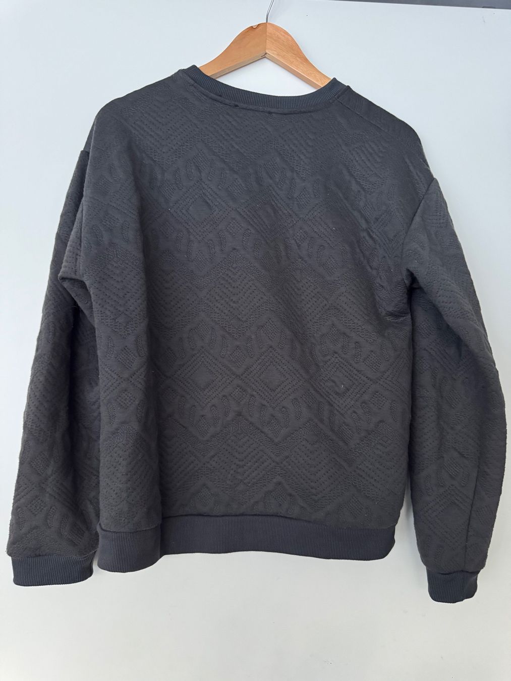 Maglioni & Felpe: grauer Pulli von Zara – Usato da Rudolfstetten venduto da krach
