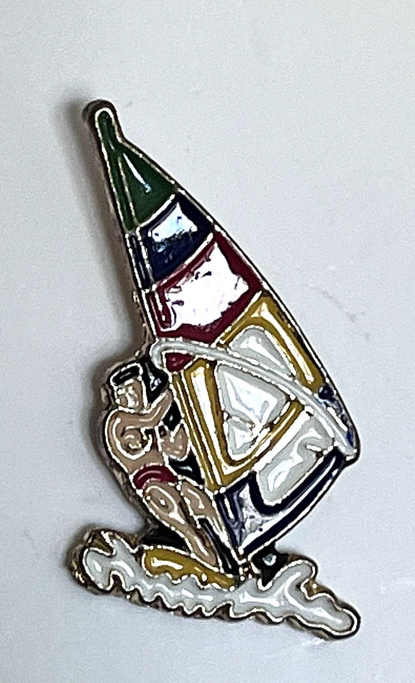 Plaquettes & Badges: Pin Wind Surfer – D'occasion à Kriens par TSCH1 1