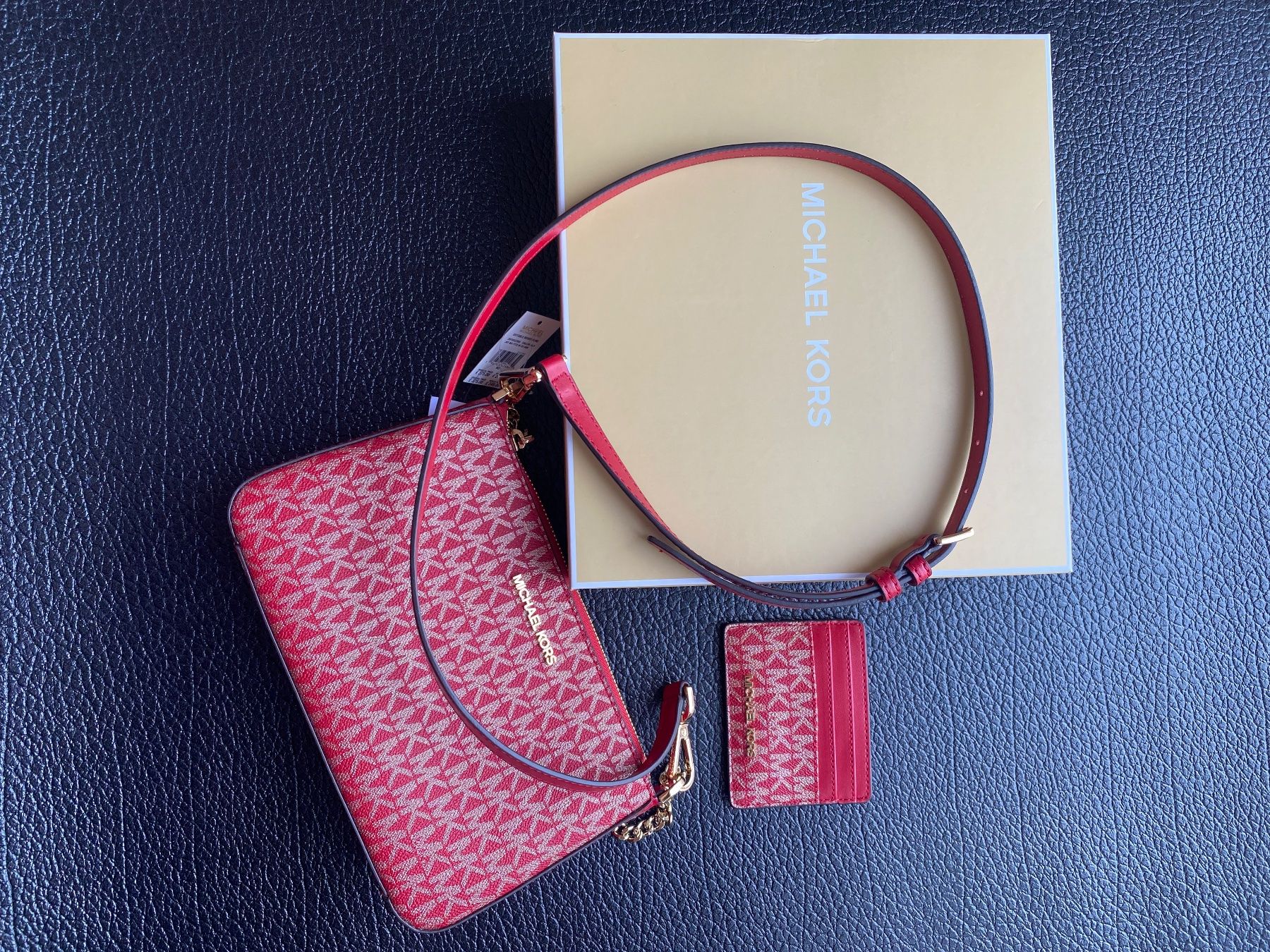 Michael Kors Borse da donna: Borsetta e portafoglio Michael Kors rosso e oro loggata – Nuovo e nell'imballaggio originale da Murten venduto da Moisa 9