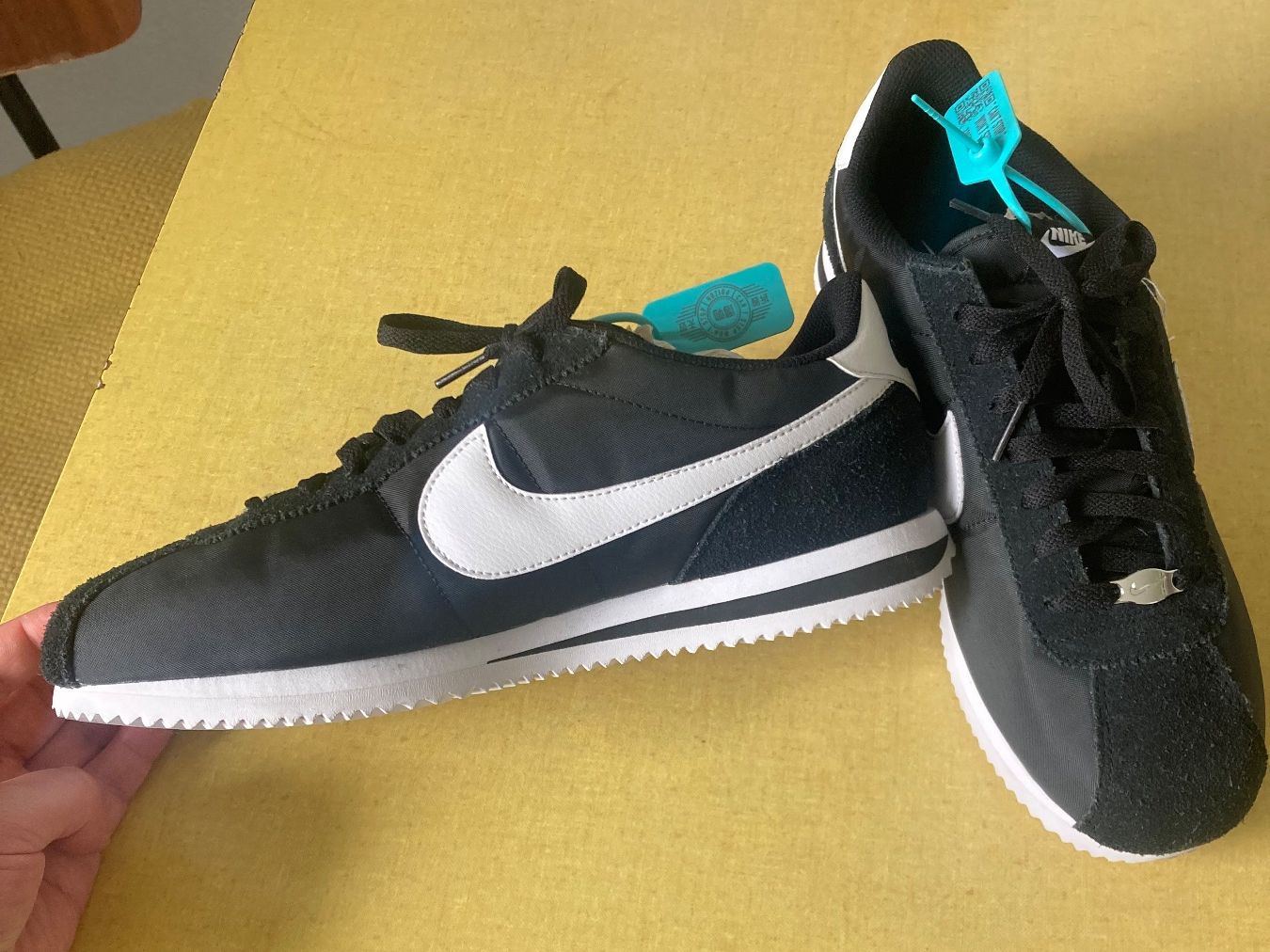 Nike Scarpe da uomo: Nike Cortez Basic Premium, Schwarz/Weiss, Neu, Grösse 45 – Nuovo e nell'imballaggio originale da Zürich venduto da Brauer 2