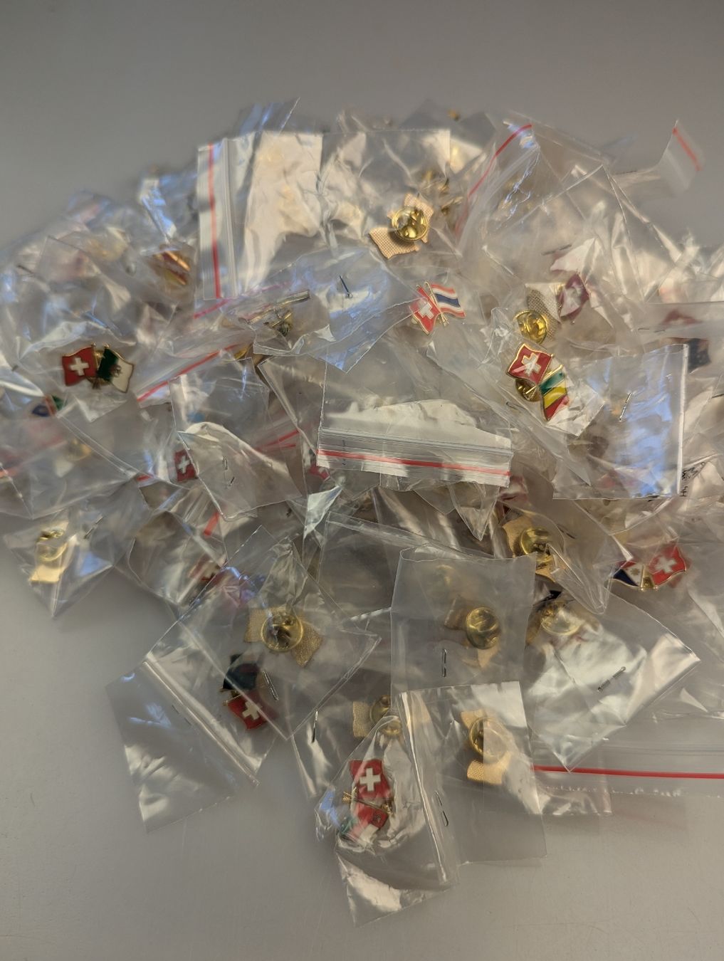 Spille & Fermagli: Pin/Freundschaftspins Sammleredition !!! – Nuovo e nell'imballaggio originale da Märwil venduto da Patric.O. 3