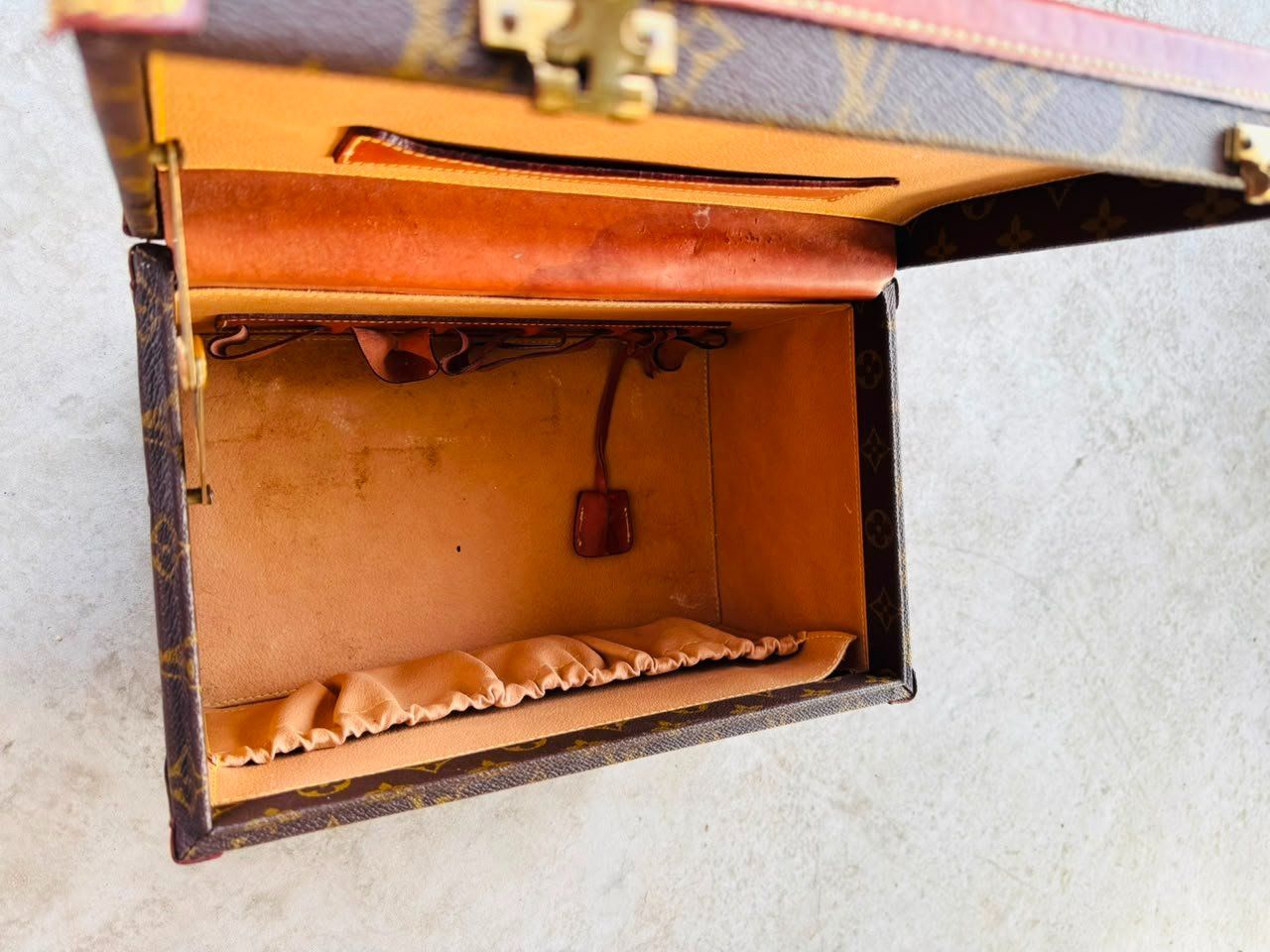 Louis Vuitton Reisekoffer: Louis-Vuitton-Kosmetikkoffer – Gebraucht aus Eschen von SirHitch 3