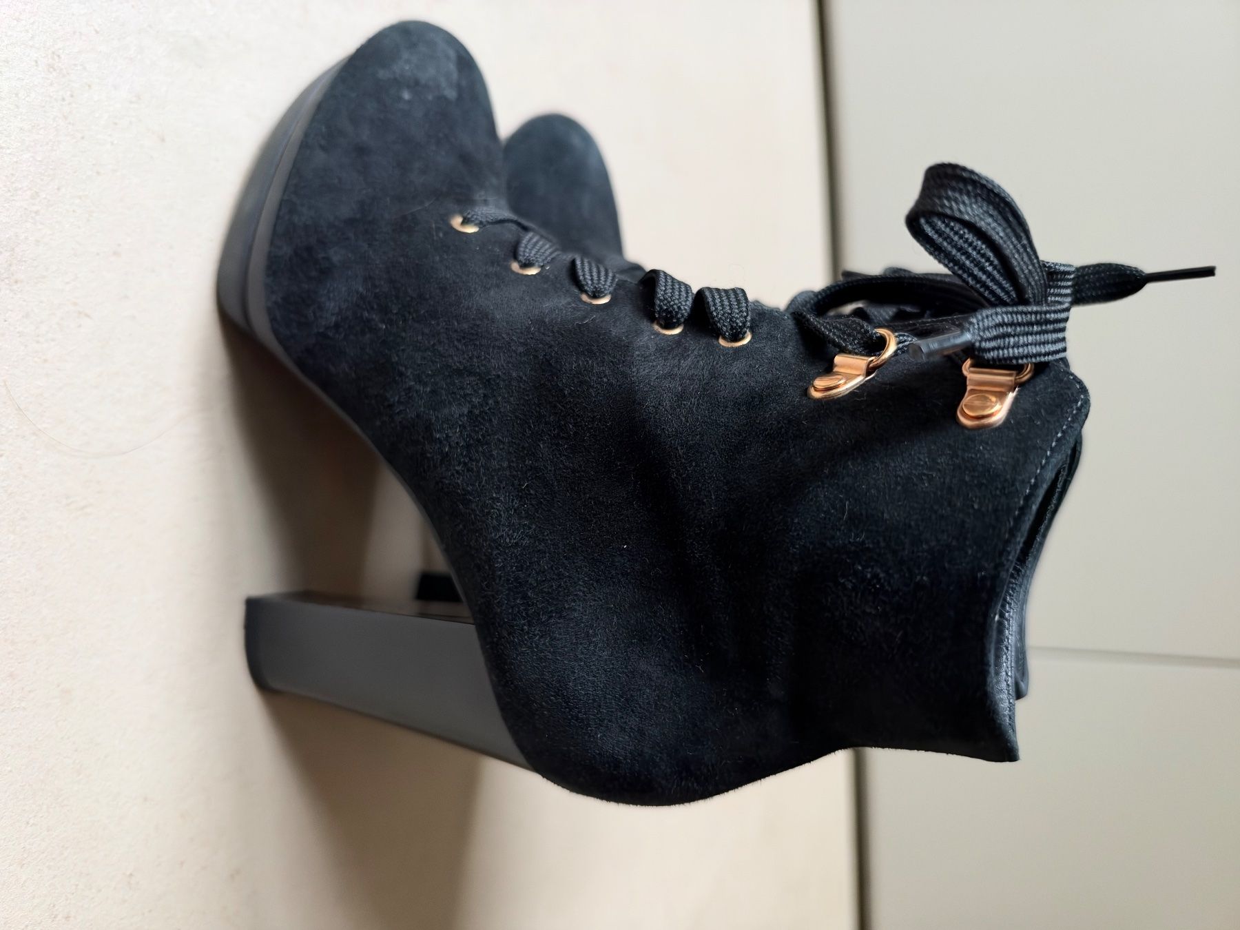 Hogan Damenschuhe: Hogan ankle boots suede size 36.5 – Gebraucht aus Cologny von sab_xh7v 1