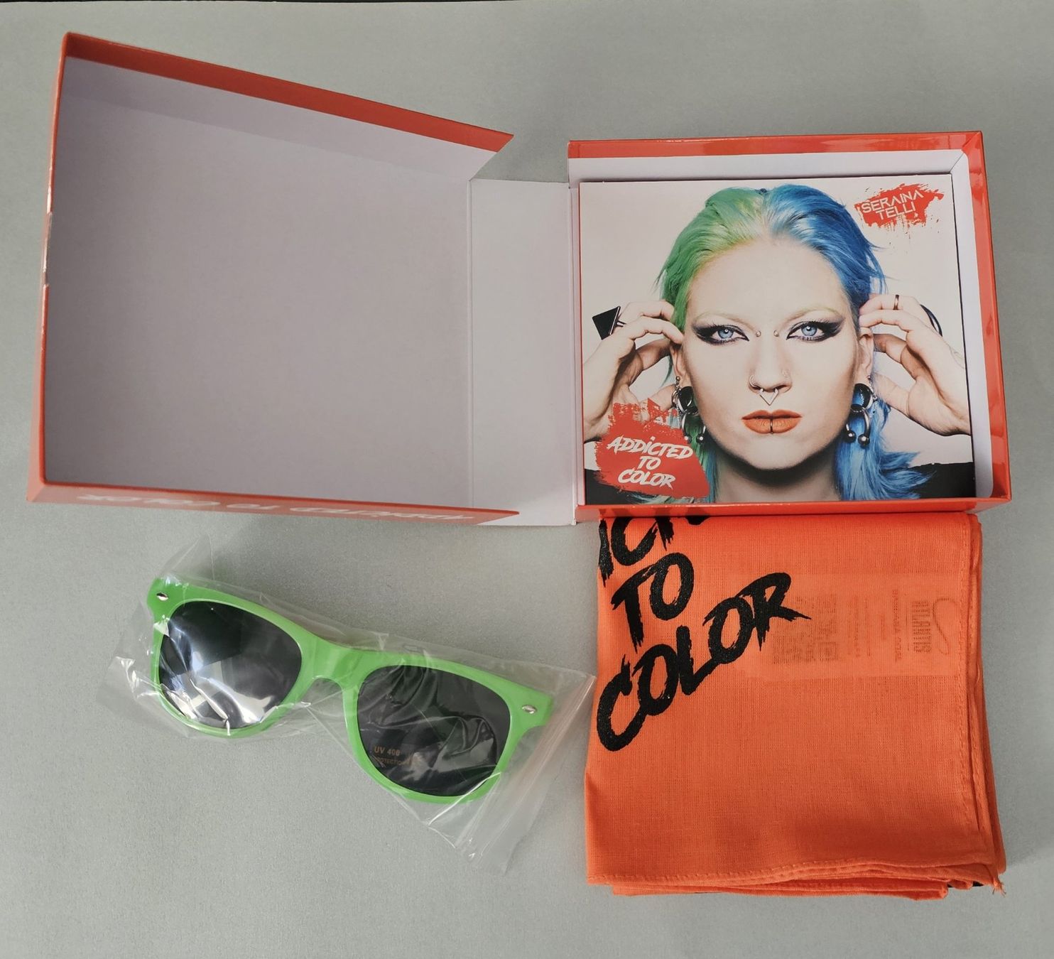 CD: Seraina Telli - Addicted To Color - Limited Fanbox – Nuovo (secondo la descrizione) da Lenzburg venduto da Pa_hcs 2