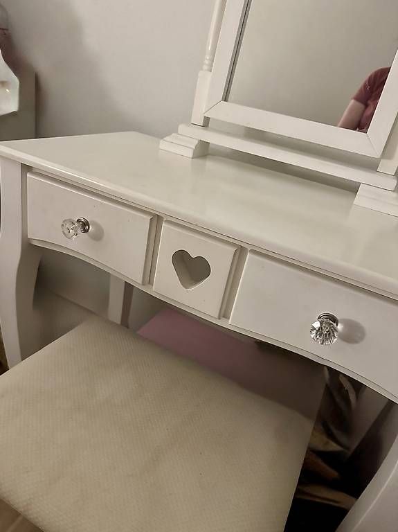 Tavoli da trucco: GRATIS White Dressing Table + Stool – Usato da Jona venduto da amy_pjw 2