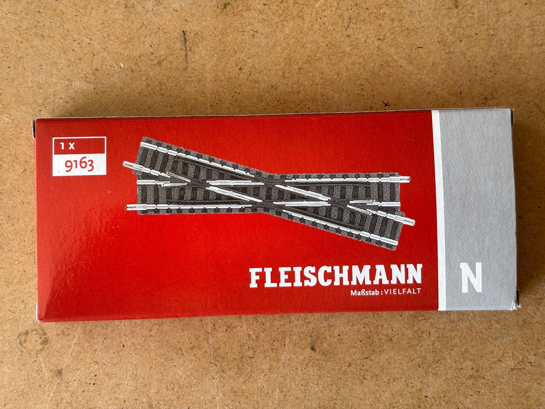 Fleischmann Modelleisenbahnen: Fleischmann 9163 Kreuzung 15° – Neu und originalverpackt aus Hauterive NE von eriamch