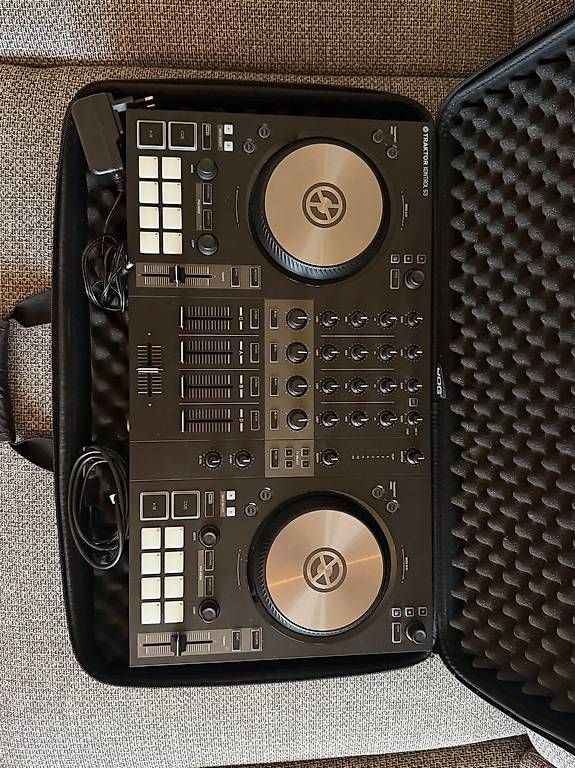 Traktor Console di mixaggio: Native Instruments Traktor Kontrol S3 DJ-Controller + Case – Usato da Luzern venduto da MBseller 4