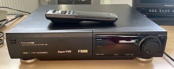 Panasonic Registratori: Panasonic NV-FS88 Professional SVHS Video Recorder – Usato da Trimbach venduto da SABO-61 9