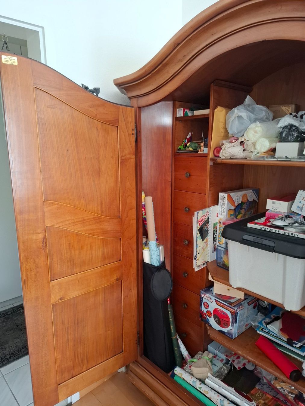 Armadi: antiker Schrank – Usato da St. Niklausen LU venduto da Kamelo 3