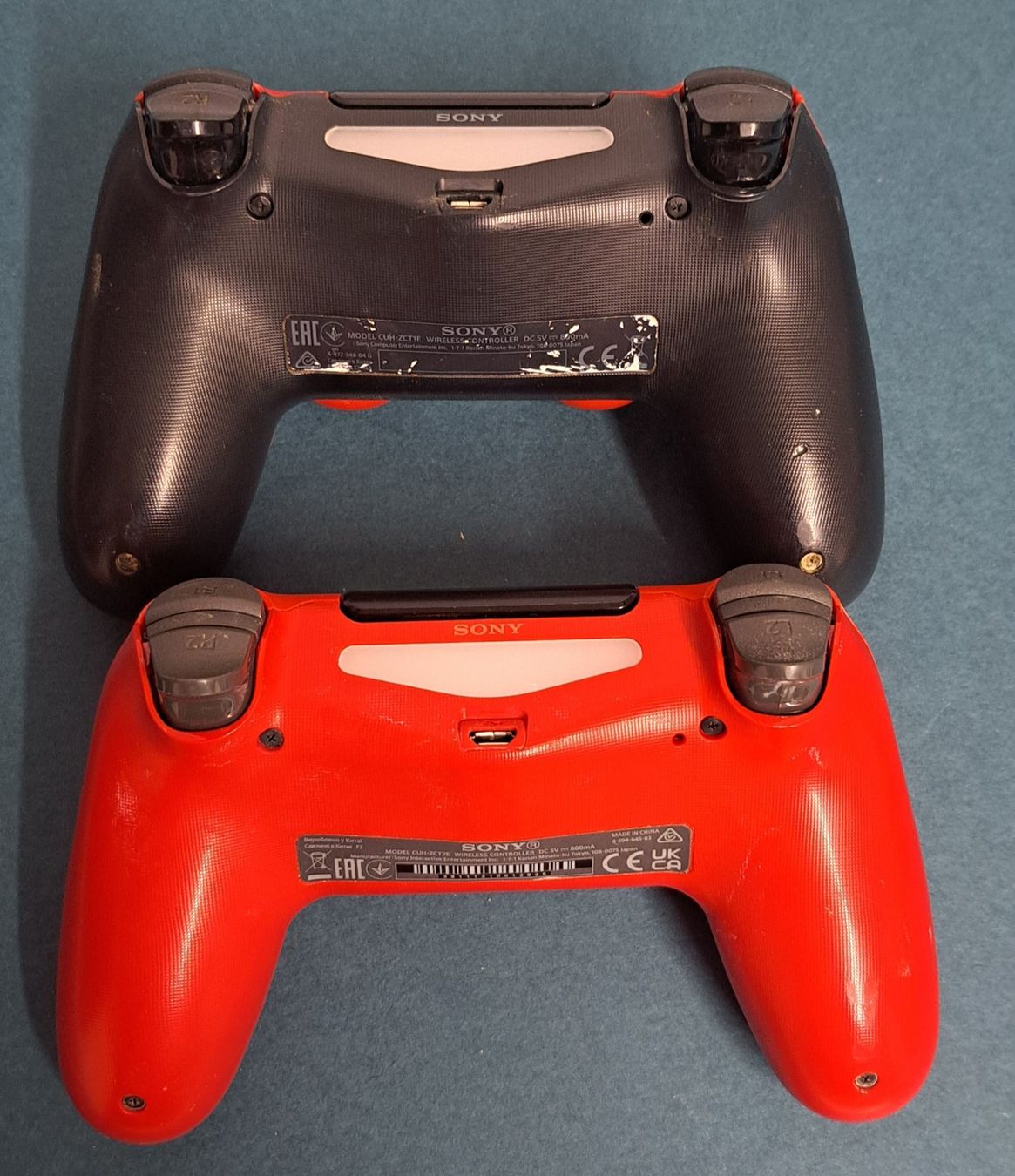 Sony Manettes: Ps4 Controller Original SONY 2 Stück Farbe Rot – D'occasion à Biel/Bienne par Sasha4u 4