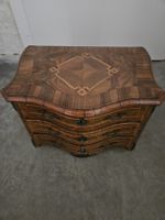 Mobiletto modello Louis XV