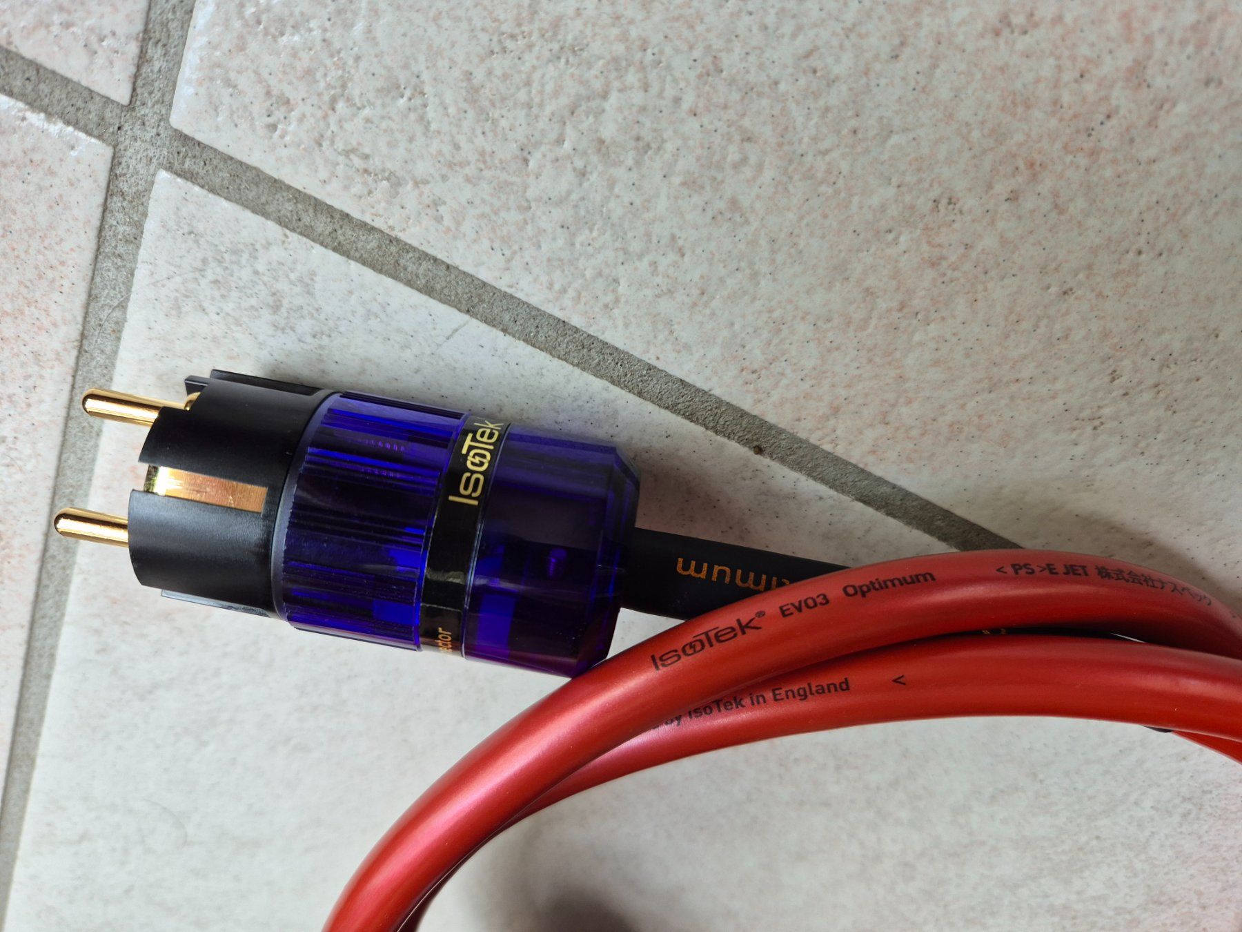 Isotek Cavi: IsoTek EVO3 Optimum Netzkabel (SchuKo/C15) 2.0m – Usato da Beringen venduto da 2015ursh 3