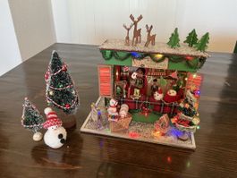 Fertiges Miniatur-Weihnachtshaus mit LED – Aufgebaut & Bezau
