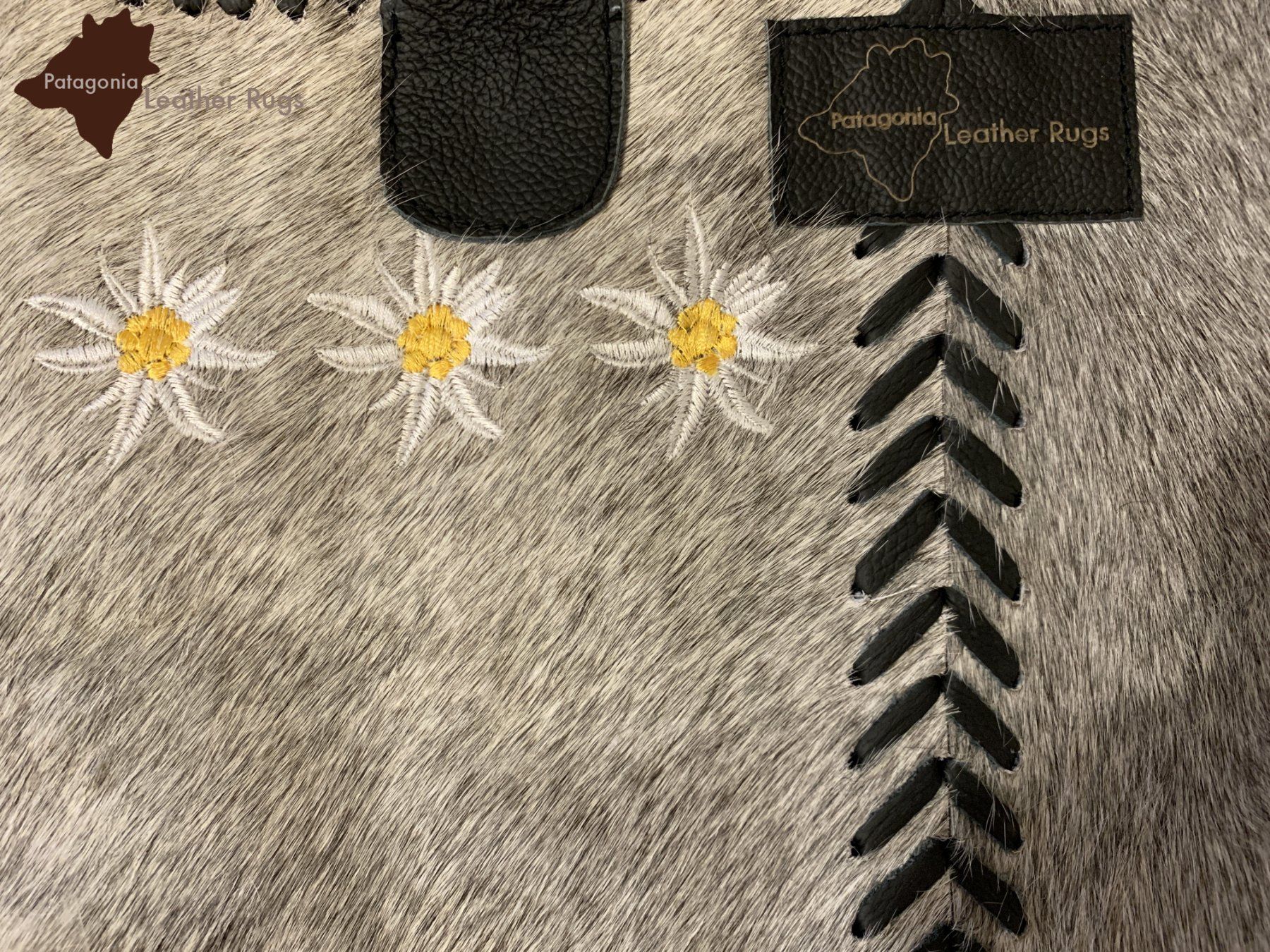 Taschen für Damen: Handtasche aus echtem Kuhfell Edelweiss – Neu und originalverpackt aus Arbedo von patagonialeatherrugs 7