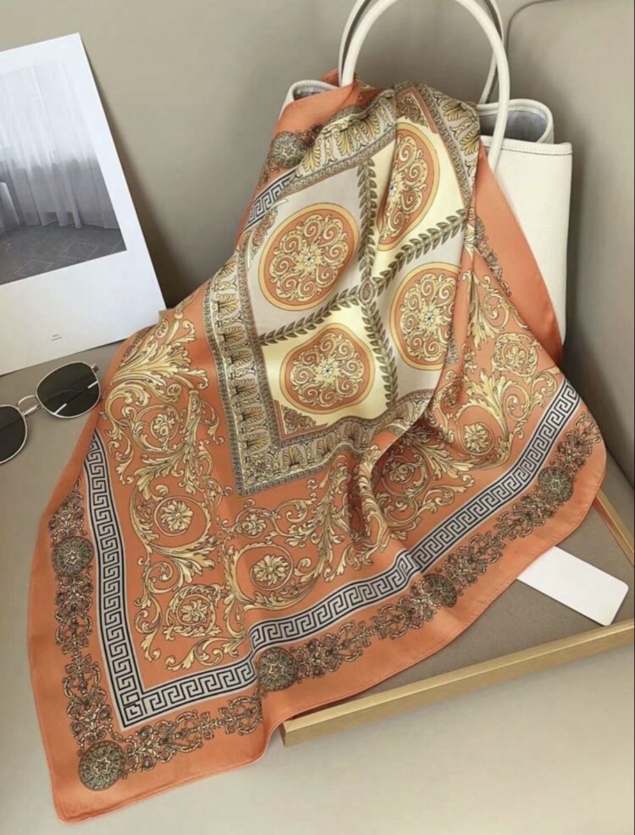 Foulard & Sciarpe: Foulard  – Nuovo e nell'imballaggio originale da Châtel-St-Denis venduto da Montclair_Swiss