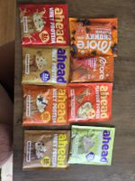 Diverse Proben von Ahead und More Nutrition