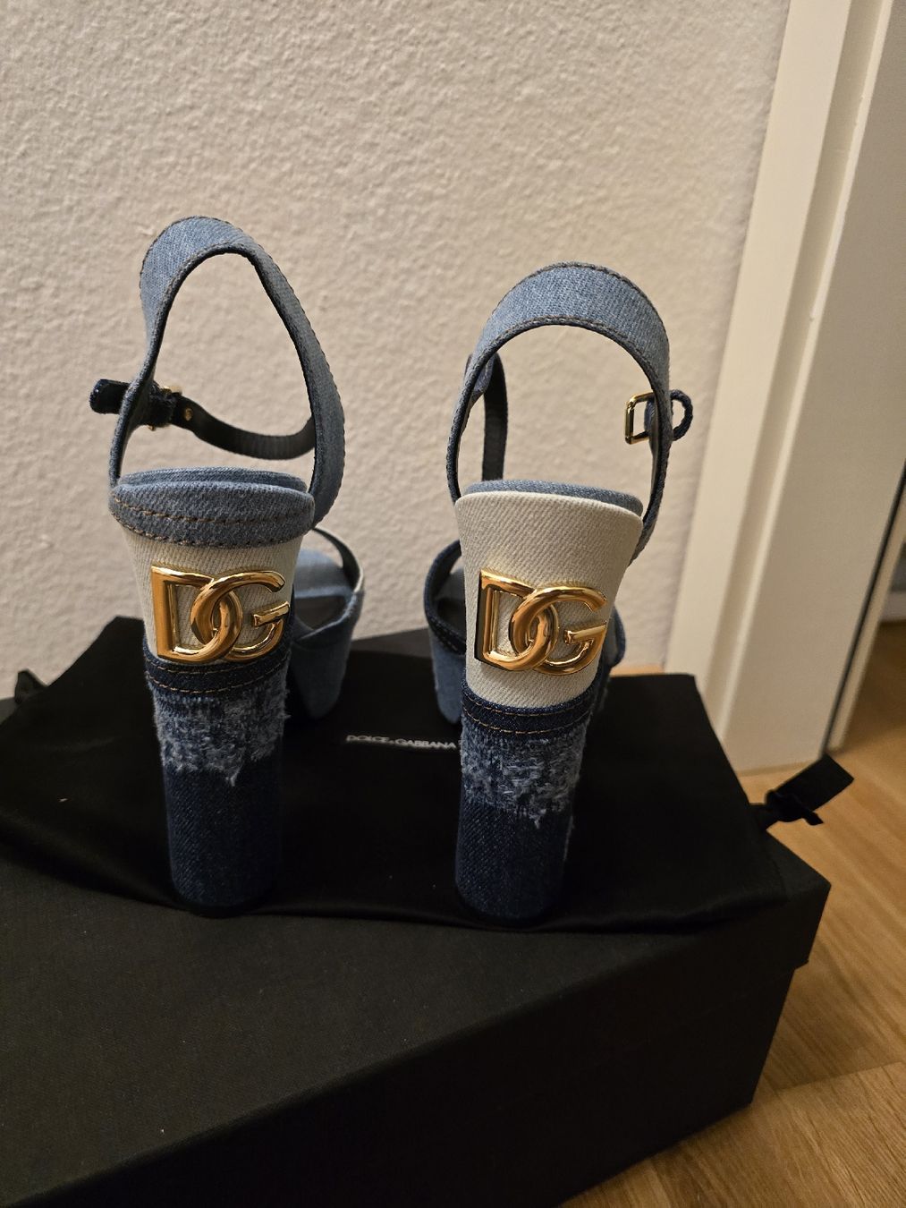 Dolce & Gabbana Scarpe da donna: D&G Sandalen - ungetragen – Nuovo e nell'imballaggio originale da Obernau venduto da Joannajojo 1
