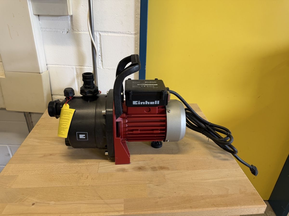 Einhell Pompes et pièces: Gartenpumpe Einhell GC-GP 6538 Neuwertig – Neuf (Voir description) à Strengelbach par RaenAntikDesign