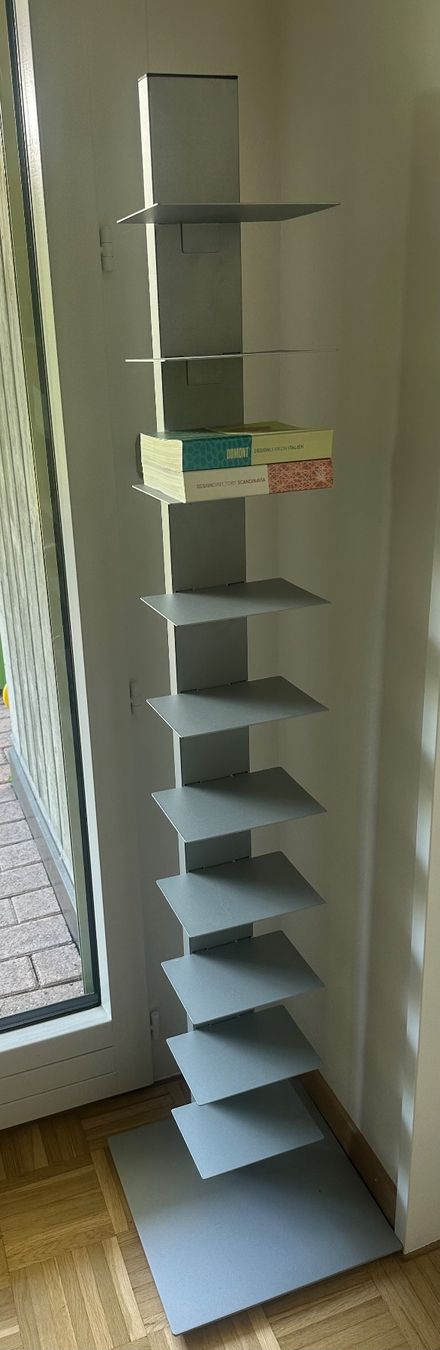 Regale: Büchergestell aus Metall – Gebraucht aus Zürich von Toftegaard