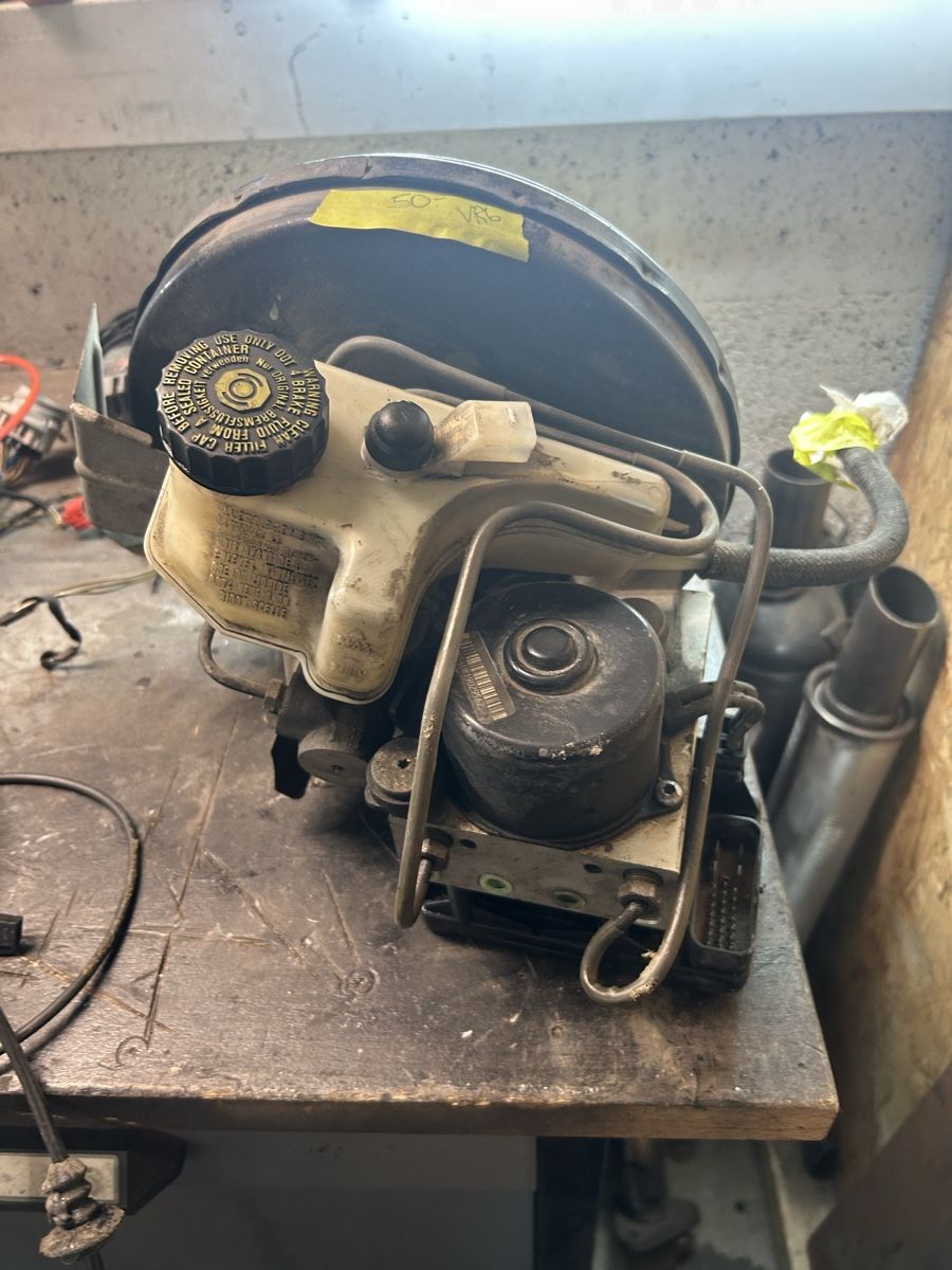 Volkswagen Tutti pezzi di ricambio auto: Cervo frein VW vento vr6 – Usato da Muraz (Collombey) venduto da Wolfdog1978