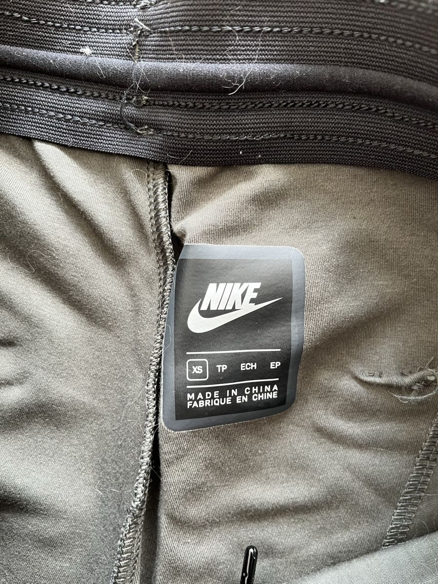 Nike Hosen: Pantalon Nike Tech Fleece - Taille XS  – Neu (gemäss Beschreibung) aus Champlan von YForter 3