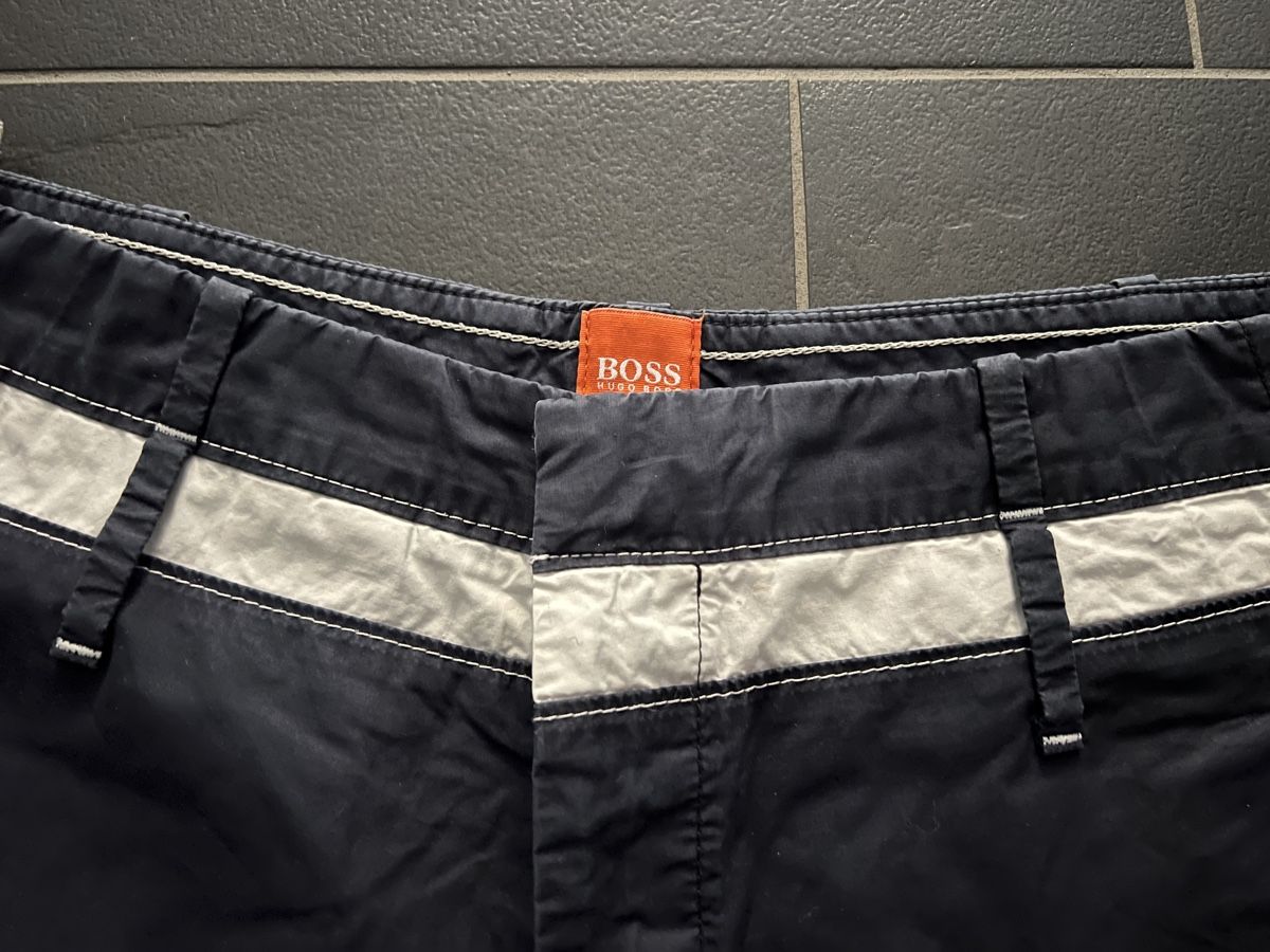 Hugo Boss Pantaloni: Boss Short Gr. 48 blau mit weiss – Usato da Bonaduz venduto da Malves10 1